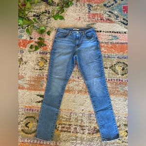 Levi 721 High-Rise Skinny Jean - Size 32 🌞